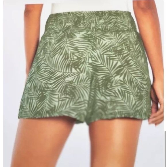 Three Dots Leaf Print Shorts Sage Green Sz Large - Picture 7 of 8